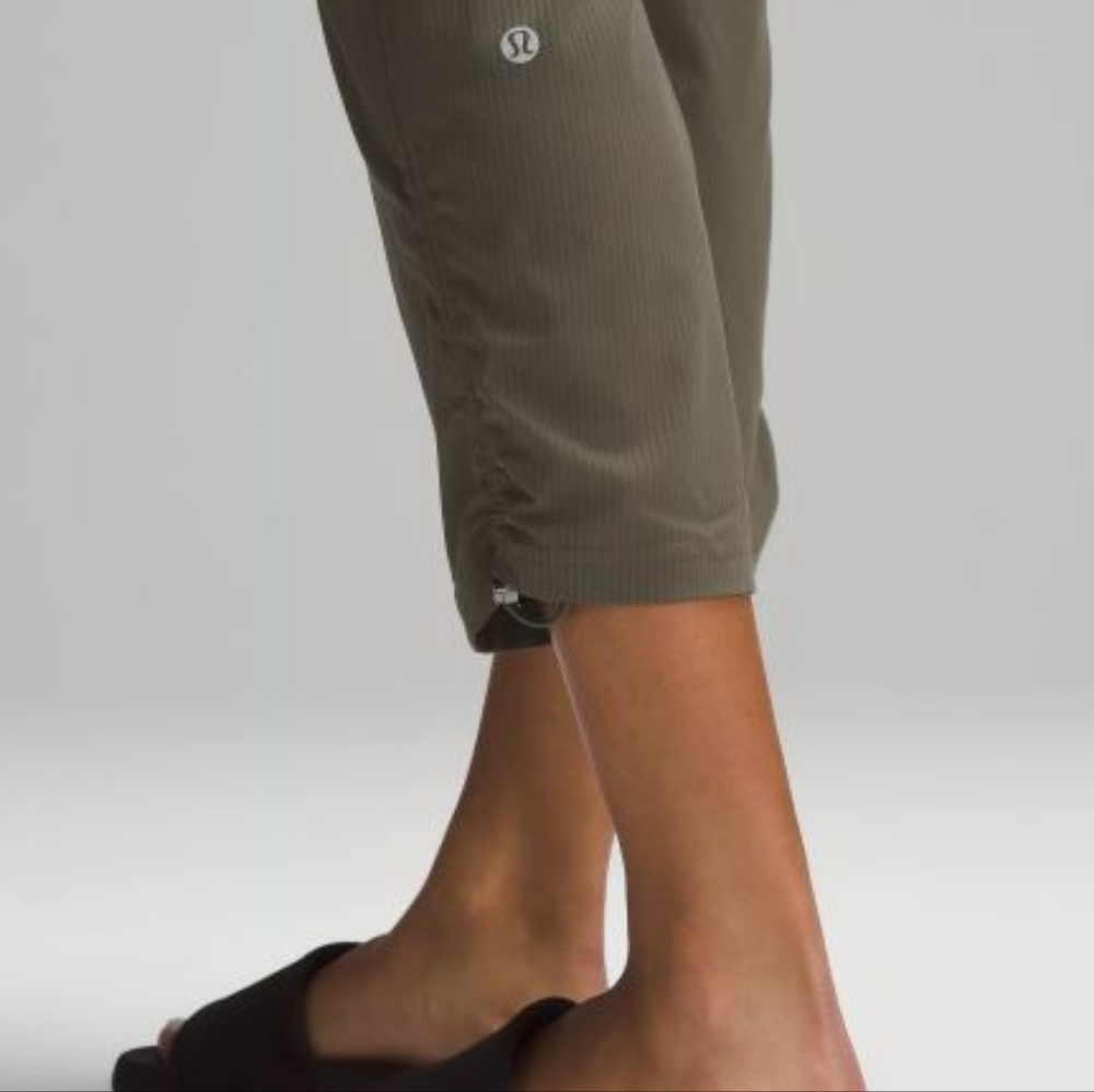 Lululemon Dance Studio Midrise Cropped Pant Army Green - Size 2 - Picture 4 of 8